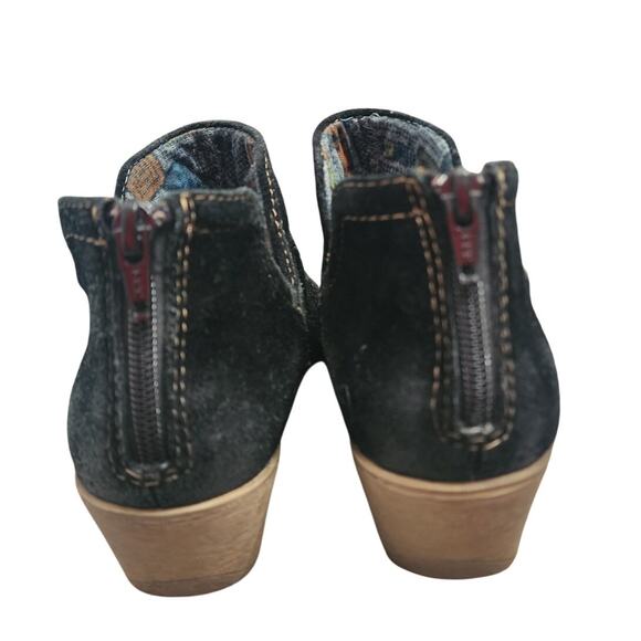 Earth Origins Black Suede Amanda Ankle Booties, 7M - Picture 4 of 7